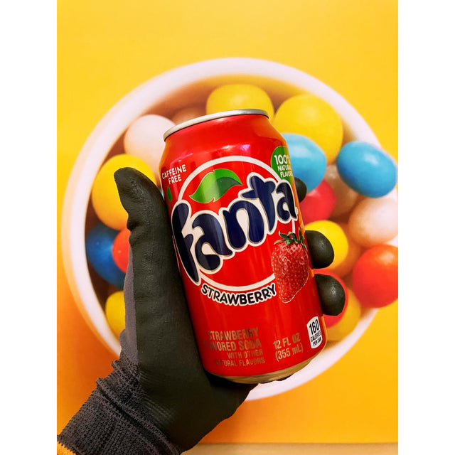 Fanta Strawberry 355ml MHD 25.7.22 Fanta